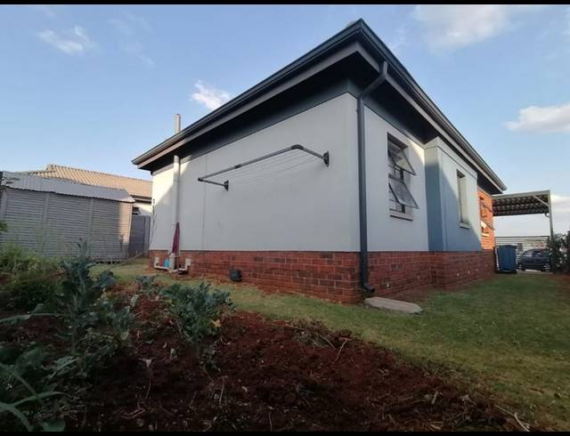 3 BEDROOM PROPERTY TO RENT IN LOTUS GARDENS